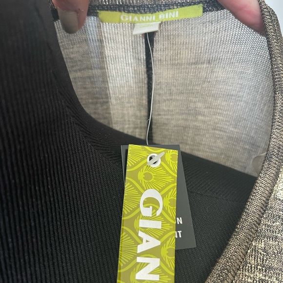 NWT! Gianni Bini Stunning! Gold metallic Long Sleeve Blouse. - Picture 5 of 7